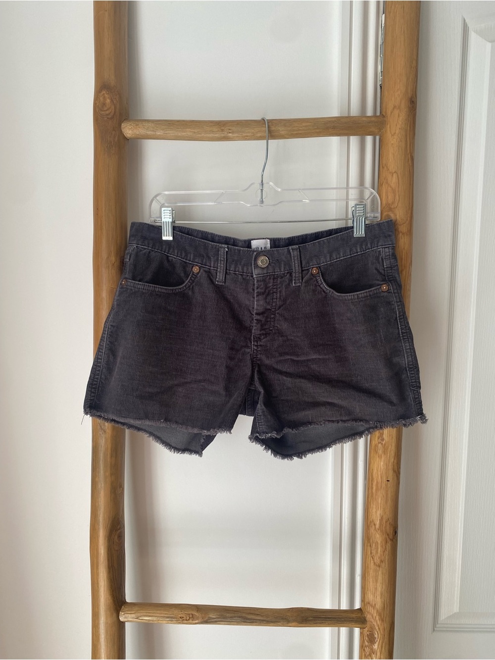Gap Dark Gray Corduroy Shorts Mid-Rise Fit Raw Hem Sz 6 Summer Preppy Casual